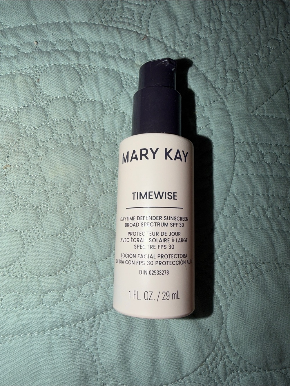 Mary Kay TimeWise Daytime Defender Sunscreen SPF 30 - White & Black
